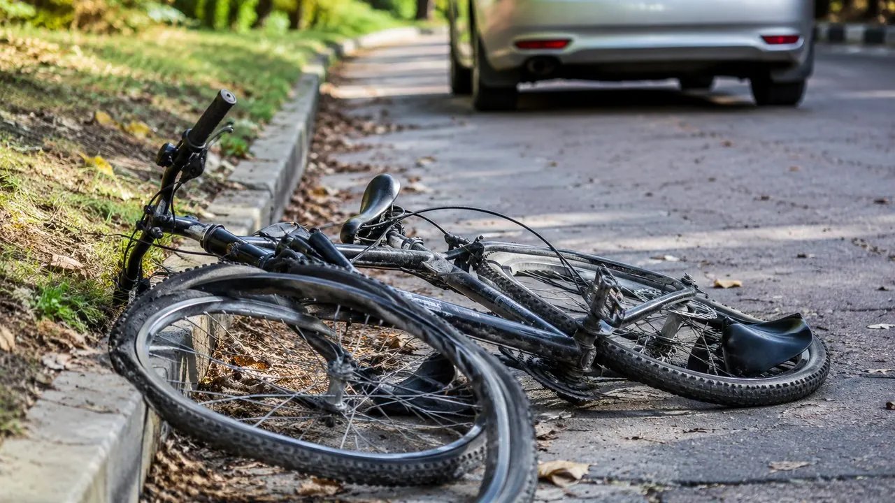 Nehoda, vandalizmus alebo škoda na bicykli: čo rieši poistenie?